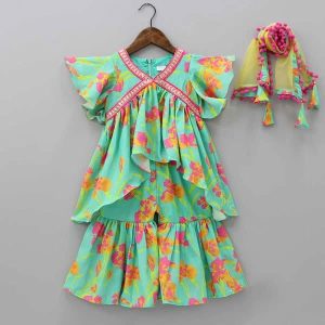 টারকোয়েজ ফ্লোরাল মেয়েদের উৎসবের পোশাক সেট – ম্যাচিং দুপাট্টা ও পম-পম ডিজাইনসহ