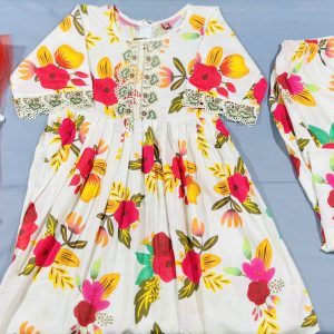রঙিন ফুলেল ডিজাইনের শিশুদের উৎসব পোশাক – ৩ পিস সেট